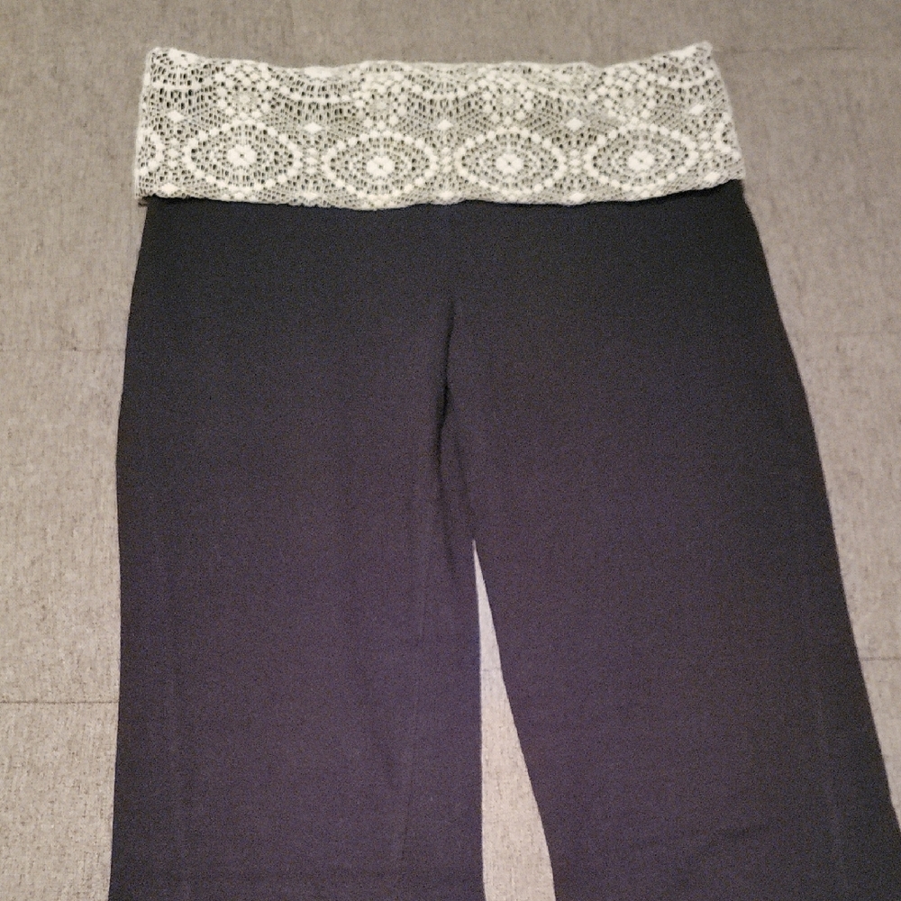 Black W/ Ivory Crochet Lace Foldover Waist Flare Yoga Pants Sz S